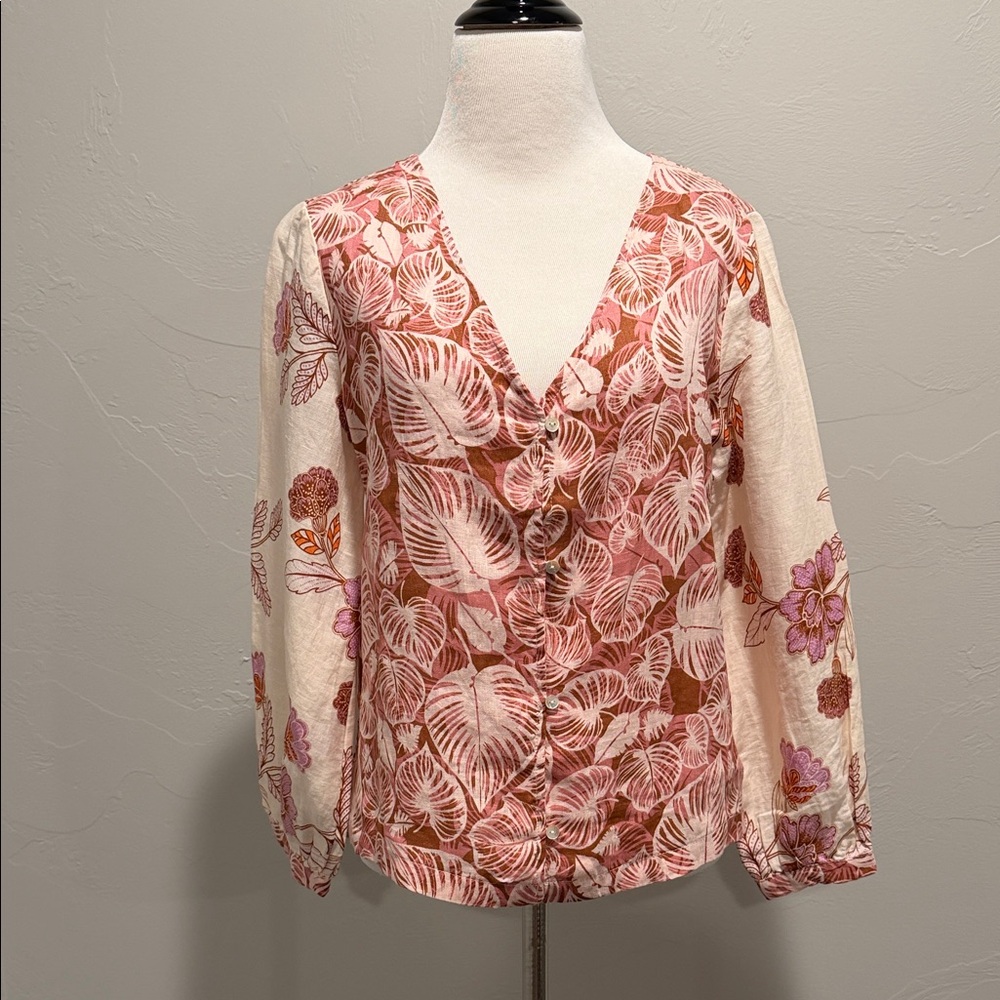 NWT, ladies linen top.